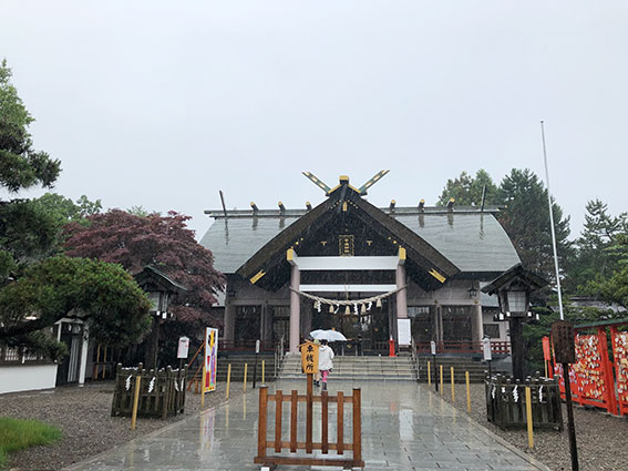 土砂降りの中の中島神社